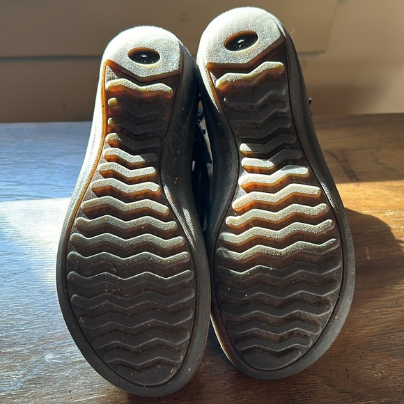 Ugg Boots - Picture 2 of 6